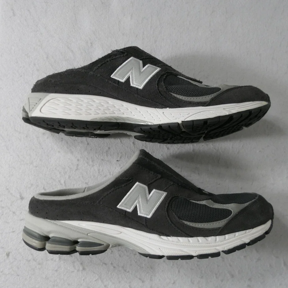 New Balance Mens 2002R Mules 11.5 Grey Suede Mesh M2002RMC Missing one insole